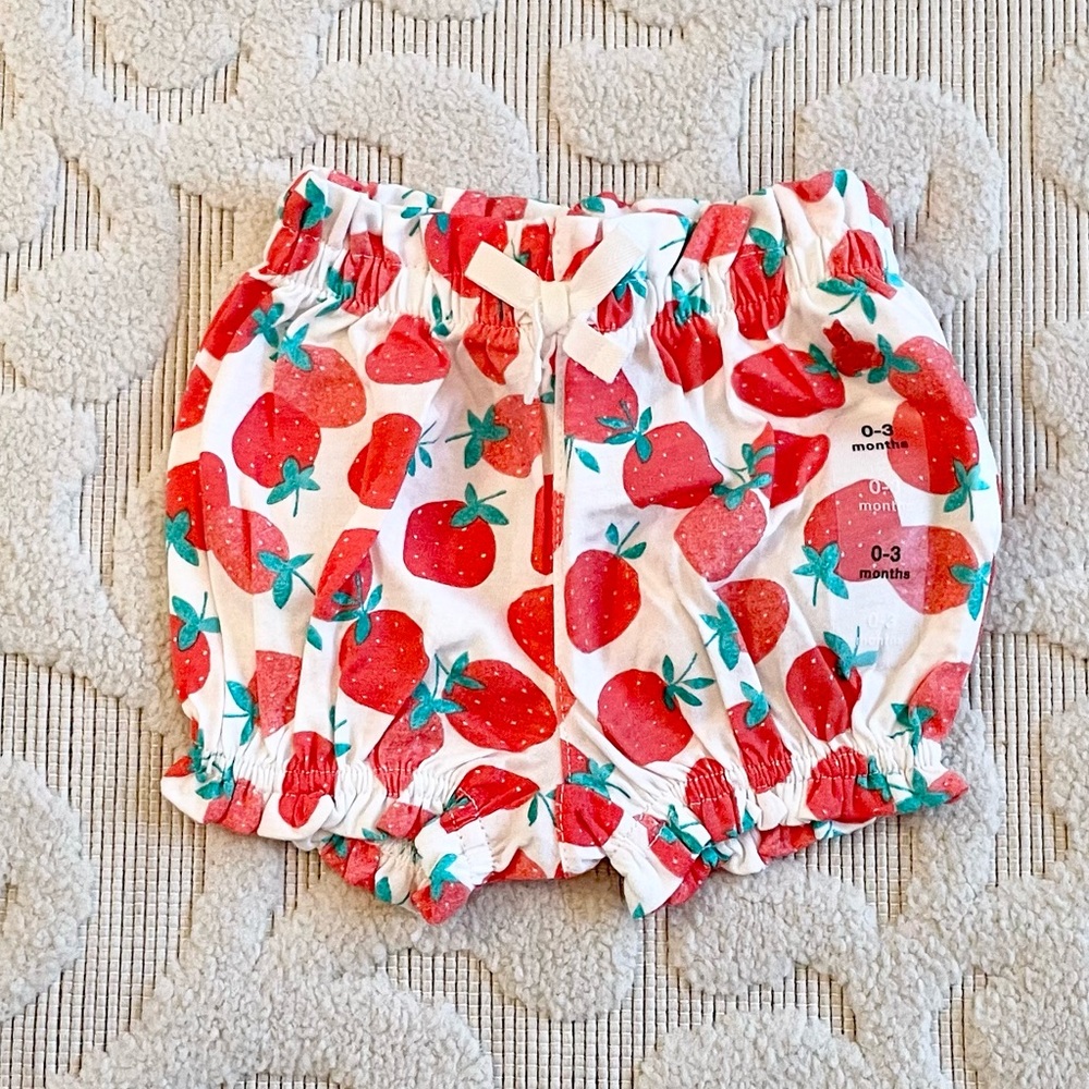 Baby Gap girl strawberry bubble shorts NWT!